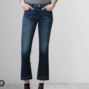 Like New! J Brand Selena Mid Rise Bootcut Crop Fray Jeans Blue Wash in Size 28